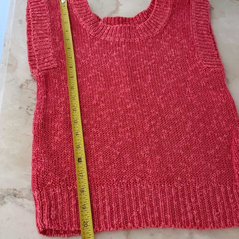 2 sweaters - Picture 10 of 10